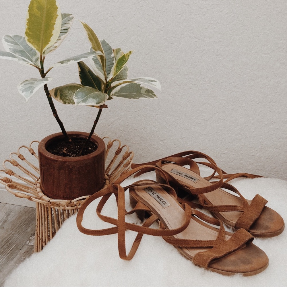 🚚 MOVING SALE! 🚚 Steve Madden sandals